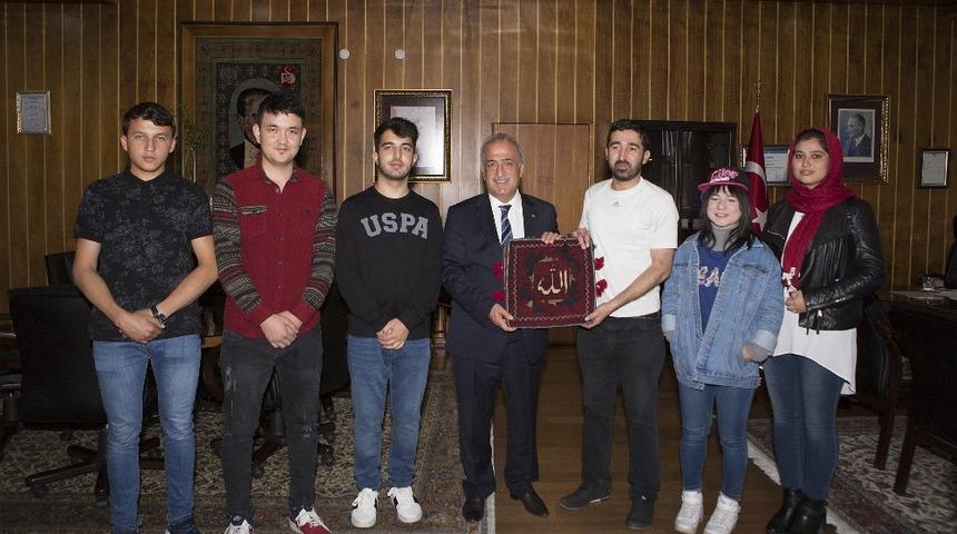 Afganlı öğrencilerden Rektör Çomaklı’ya ziyaret