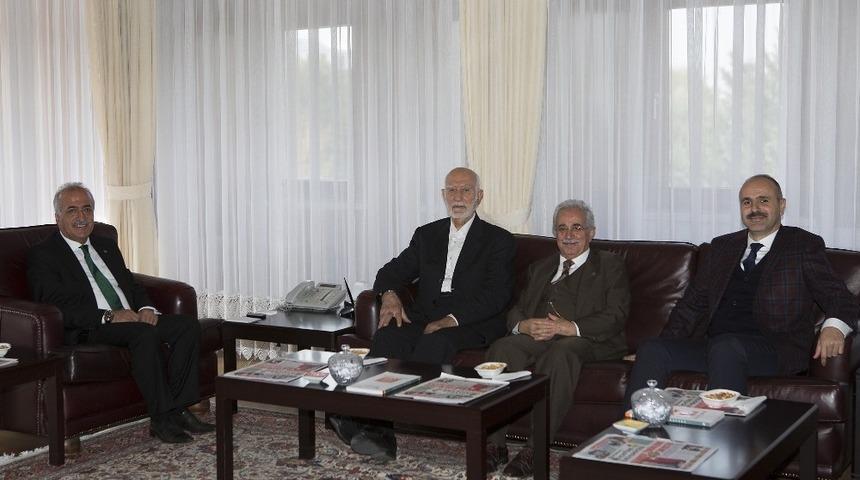 Rekt&ouml;r &Ccedil;omaklı: &ldquo;Yeni akademik yıl, iki &uuml;niversiteye de hayırlı olsun&rdquo;