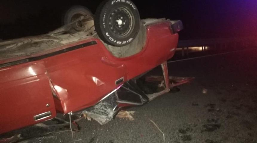 Otomobil tıra &ccedil;arptı; 2 yaralı