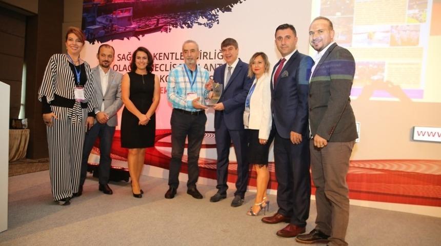 Nil&uuml;fer Uluslararası Spor Şenlikleri&rsquo;ne Sağlıklı Yaşam &Ouml;d&uuml;l&uuml;