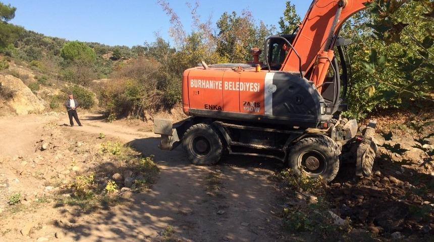 Zeytinlik ve tarla yolları Burhaniye Belediyesi ile g&uuml;zelleşiyor