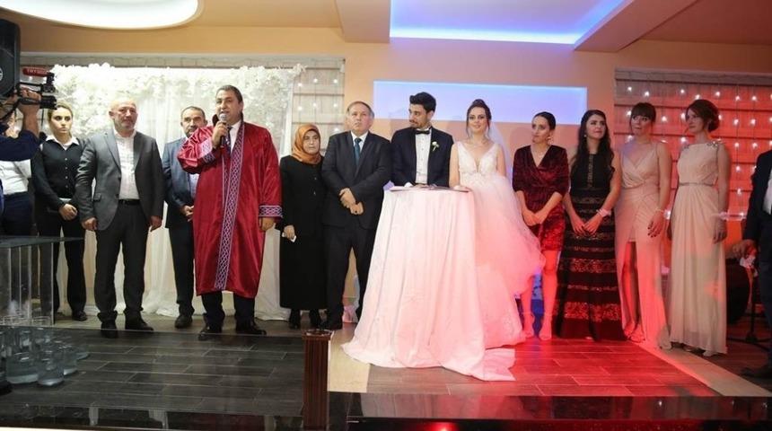 Bor&ccedil;ka Belediye Başkanı Aslan Atan oğlunun nikahını kendisi kıydı