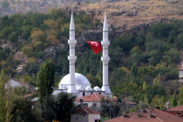 Depremde zarar gören cami yeniden yapıldı