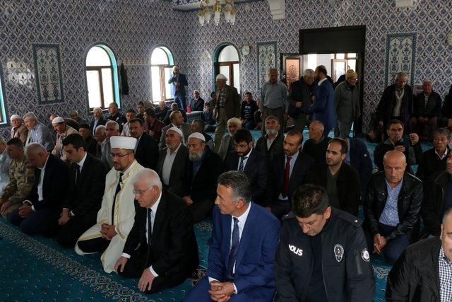 Depremde zarar gören cami yeniden yapıldı