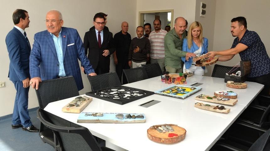 Sanatçılar Engelsiz Mesleki Eğitim Merkezi’ne hayran kaldı