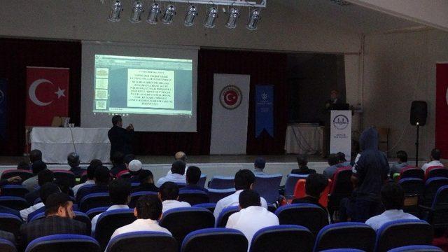 Gercüş’te din gönüllülerine konferans verildi