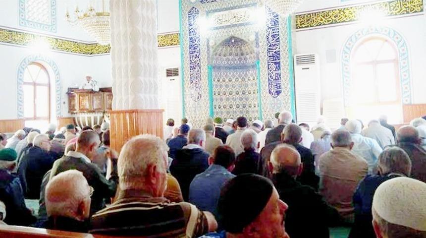 Namaz buluşmalarında şehitler yad edildi