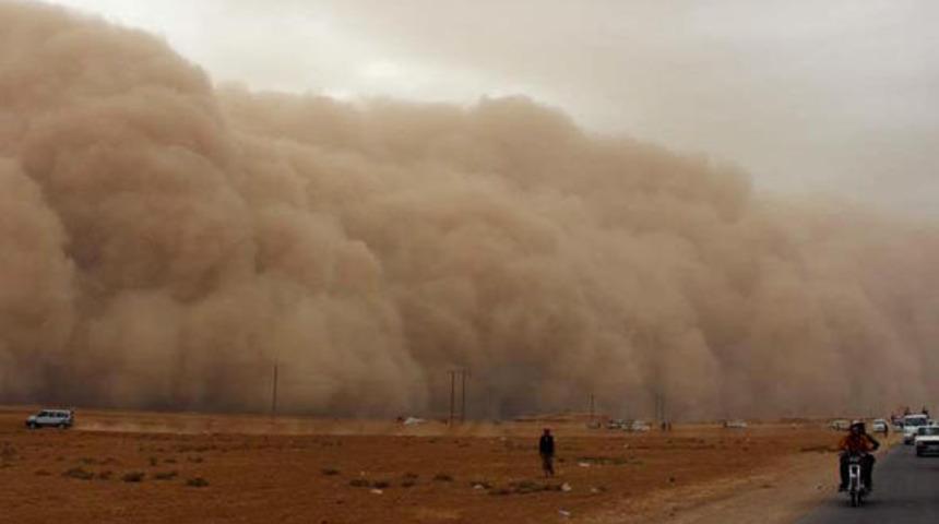 Toz fırtınası görenleri hayrete düşürdü! Türkiye'ye böyle geldi