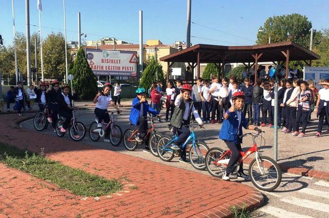 İzmit Belediyesi’nden bisiklet eğitimi