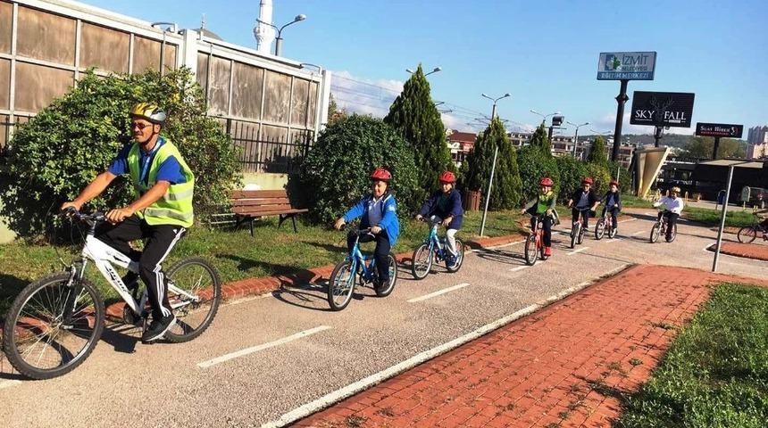 İzmit Belediyesi’nden bisiklet eğitimi