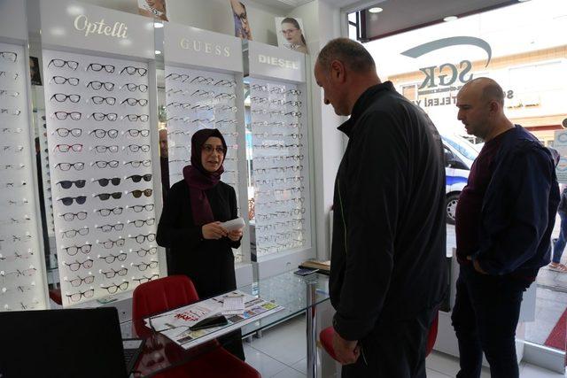 KOMEK sertifikasıyla optik dükkanı açtı