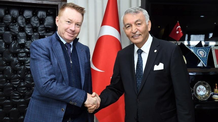 Avusturalya Büyükelçisi Brown’dan Başkan Günaydın’a ziyaret