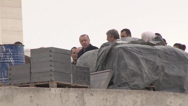 Fotoğraflar // Cumhurbaşkanı Erdoğan, Çamlıca Camii'nde incelemelerde bulunuyor