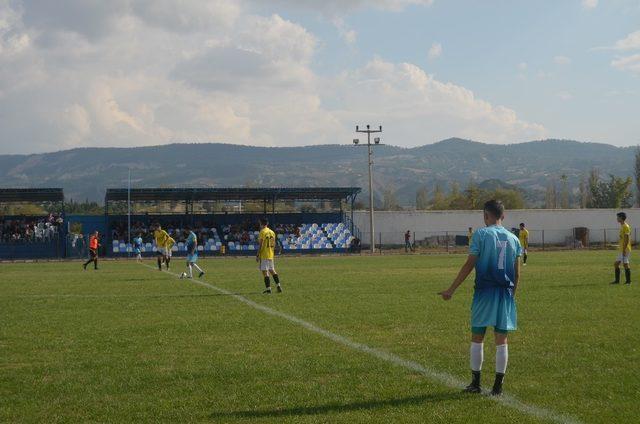 Selendi Belediyespor Demircispor’u 1-0 yendi