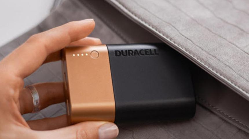 Duracell pilleriyle tanınıyordu... Bu kez taşınabilir şarj cihazıyla gündemde!