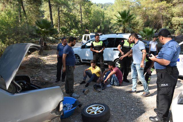 17 yaşındaki sürücü, polislerden kaçarken ortalığı birbirine kattı