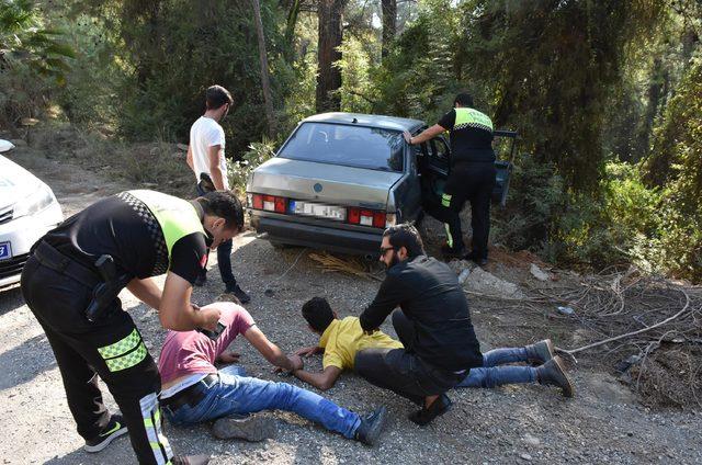 17 yaşındaki sürücü, polislerden kaçarken ortalığı birbirine kattı