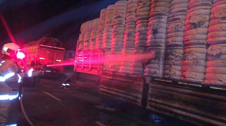 Pamuk y&uuml;kl&uuml; tır alev aldı