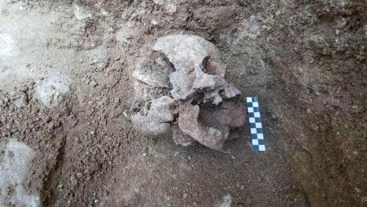 Ağzında taşla gömülmüş! İtalya'daki vampir çocuk mezarı tüyler ürpertti G4