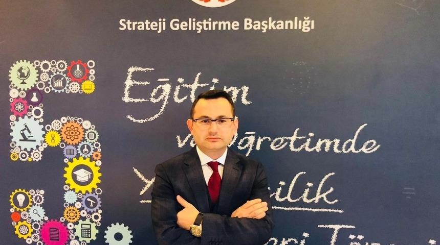 Aldığı &ouml;d&uuml;lle &ouml;ğrencileri &ouml;d&uuml;llendirdi