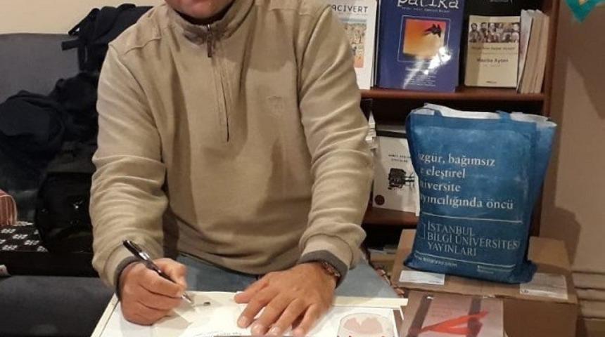 Şair Cumhur Taşkın, kitabının gelirini mor &ccedil;atıya bağışlayacak