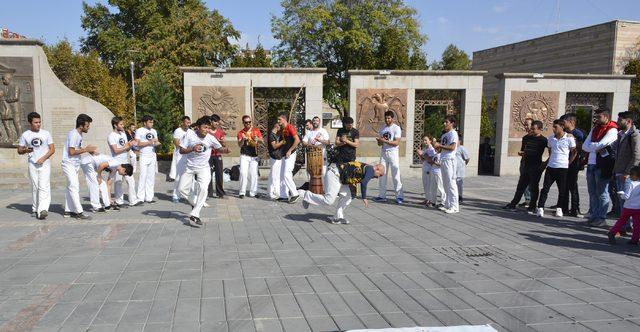 Cumhuriyet Meydanında Brezilya savunma sanatı görenleri şaşırttı