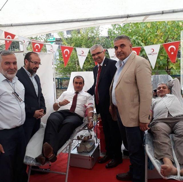 Kızılay’a kan bağışında mahalleler yarışıyor
