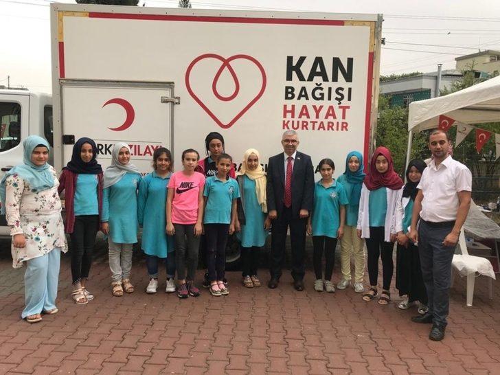 Kızılay’a kan bağışında mahalleler yarışıyor