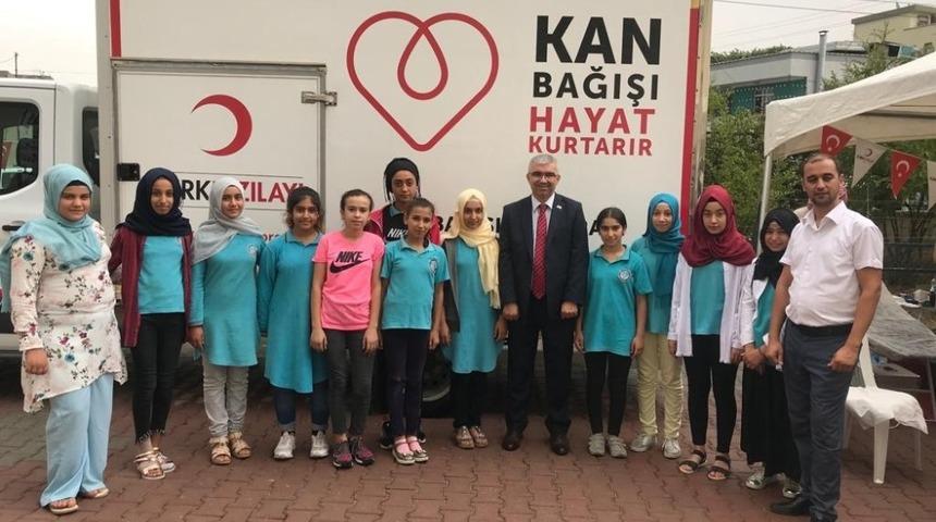 Kızılay&rsquo;a kan bağışında mahalleler yarışıyor