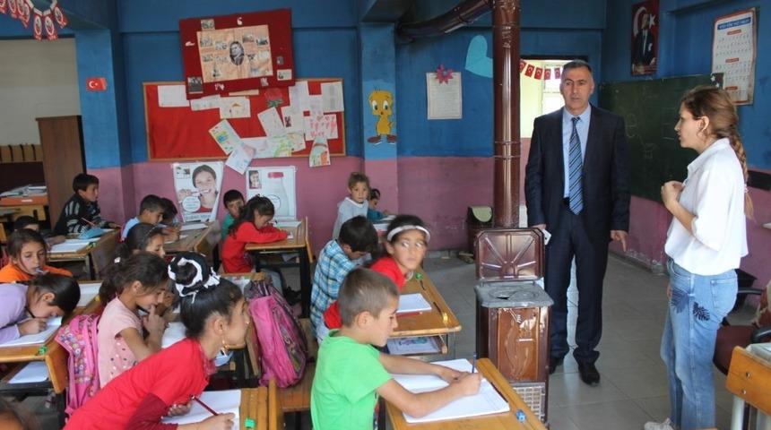 Budanur k&ouml;y okullarını ziyaret etti