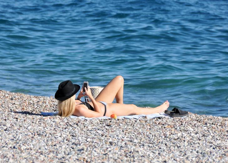 Antalya'da güneşi gören denize koştu G3