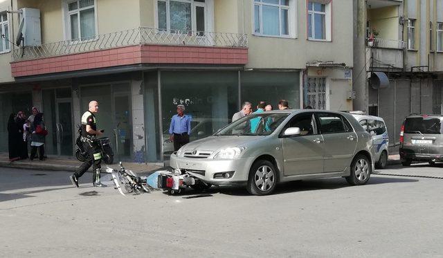 Otomobil ile elektrikli bisiklet çarpıştı: 2 yaralı