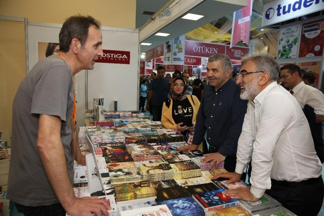 Kitap Fuarı&rsquo;na iki g&uuml;nde 150 bin ziyaret&ccedil;i