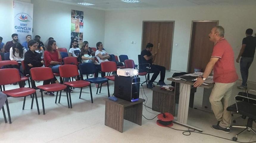 Siirt’te hakemlere seminer verildi