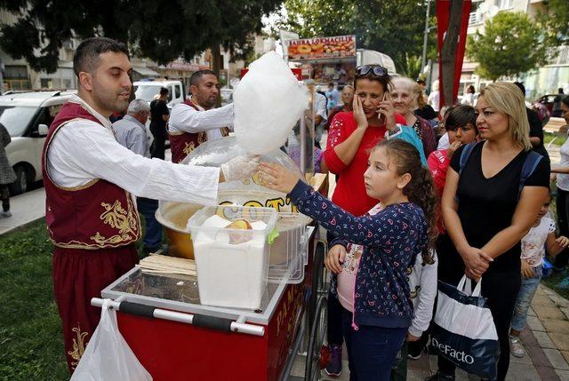 Cumhuriyet coşkusu mahallelerden başladı