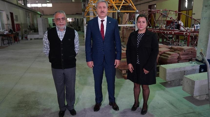 Egeli bilim insanları atık tuğla tozundan bağlayıcı &uuml;r&uuml;n geliştirdi