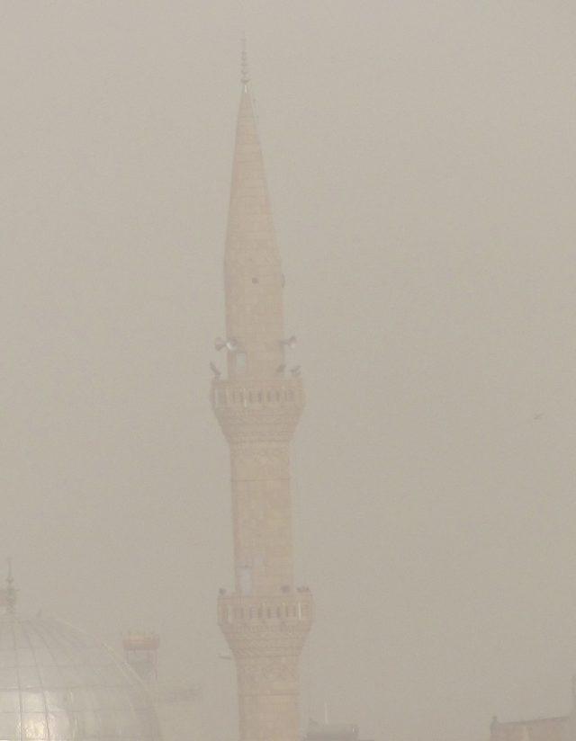 Araban’da toz bulutu etkili oldu