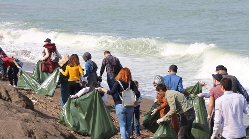 &Ccedil;uhallı plajı temizlendi