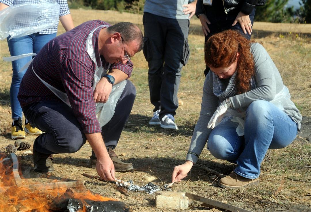 Kemiklerin peşinde tarihin izini s&uuml;r&uuml;yorlar
