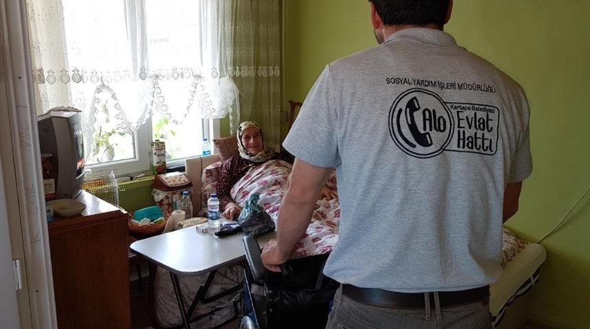 Kartepe&rsquo;de hastalara hasta yatağı yardımı devam ediyor