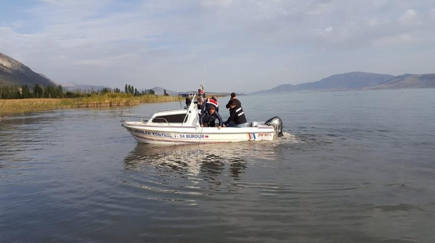 Beyşehir G&ouml;l&uuml;nde ka&ccedil;ak avlanmaya karşı denetimler yapıldı