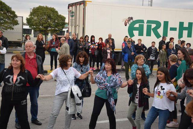 Bulgar turistlerden Kapıkule'de halaylı bekleyiş