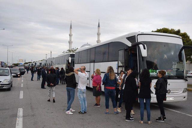 Bulgar turistlerden Kapıkule'de halaylı bekleyiş