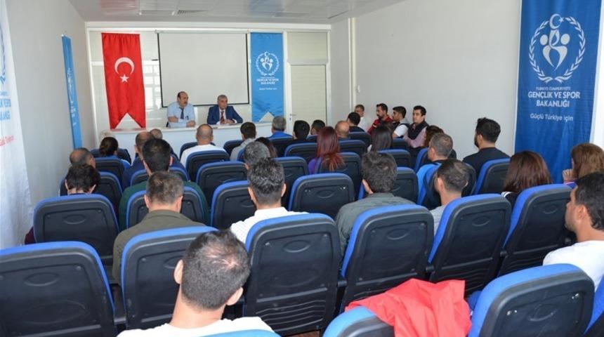 Antren&ouml;rlerle Spor Koordinasyon ve Değerlendirme Kurulu toplantısı yapıldı