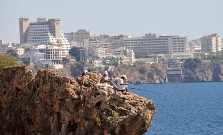 Antalya'da güneşi gören denize koştu G2