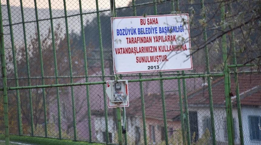 Boz&uuml;y&uuml;k&rsquo;te spor alanlarına &ccedil;irkin saldırı