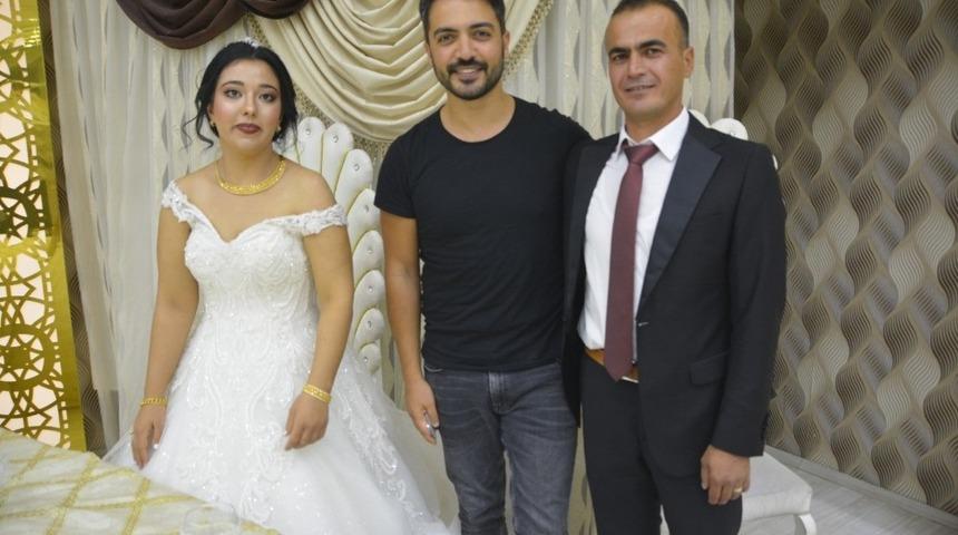 Sanat&ccedil;ı Yusuf G&uuml;ney şehit askerin kardeşinin d&uuml;ğ&uuml;n&uuml;ne katıldı