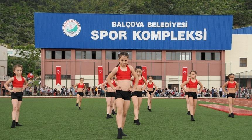 Ritmik cimnastik&ccedil;iler Bal&ccedil;ova&rsquo;da yarışacak