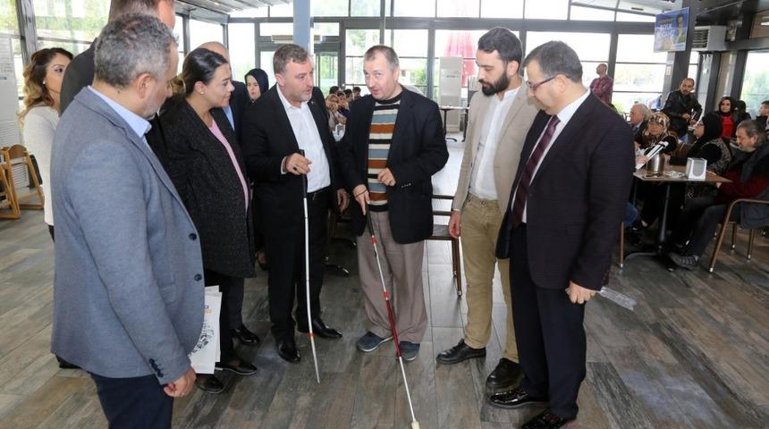 K&uuml;&ccedil;&uuml;k&ccedil;ekmece&rsquo;de g&ouml;rme engelliler kahvaltıda buluştu