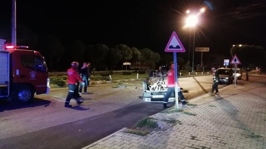 Burhaniye&rsquo;de otomobil takla attı